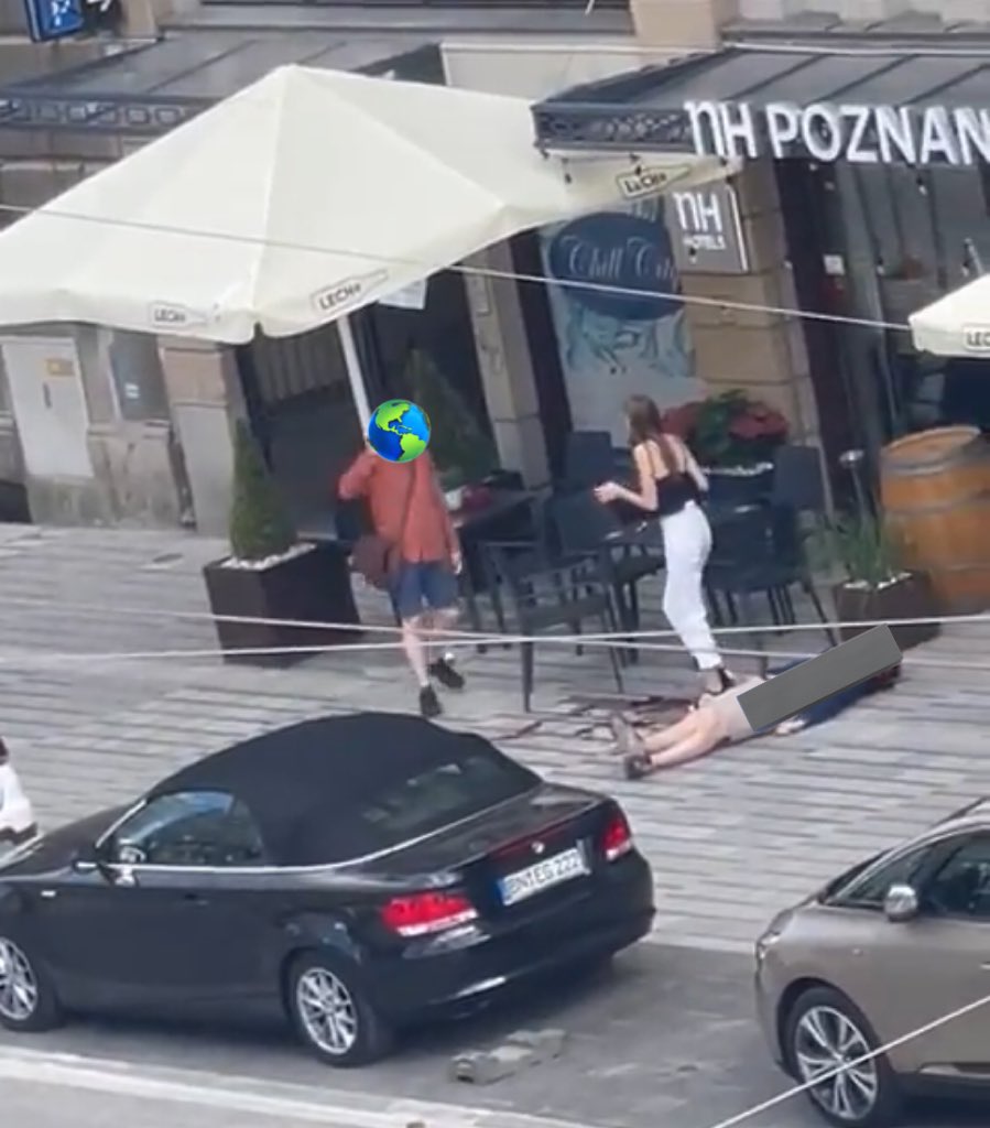 seterahdeh's tweet photo. TW//

hidup lagi capek2nya malah nemu video ini
ceweknya selingkuh
cowoknya ngegepin trus nembak selingkuhannya
gak lama cowoknya bundir nembakin diri ke kepala🙃

gausah dicari videonya, gua juga gak sengaja karna kalo scroll2 video nyasar ke sini https://t.co/gqz0yqKYCG