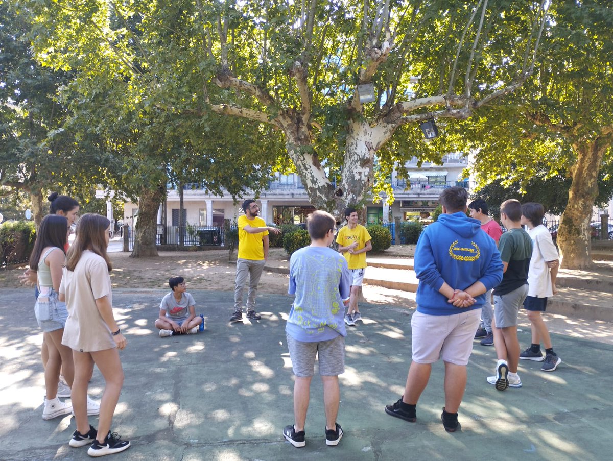 ponteareas_gal's tweet photo. 🌞🏕️ Diversión ao máximo en #ActivaTea!
As e os participantes deste campamento de verán para mocidade 👩👦 están a pasalo xenial co seu programa cheo de xogos, saídas e actividades. 😎
📝 Se tes entre 13 e 17 anos estás a tempo de inscribirte! 👇
📧 voluntariado@ponteareas.gal https://t.co/msyjnZmcdM