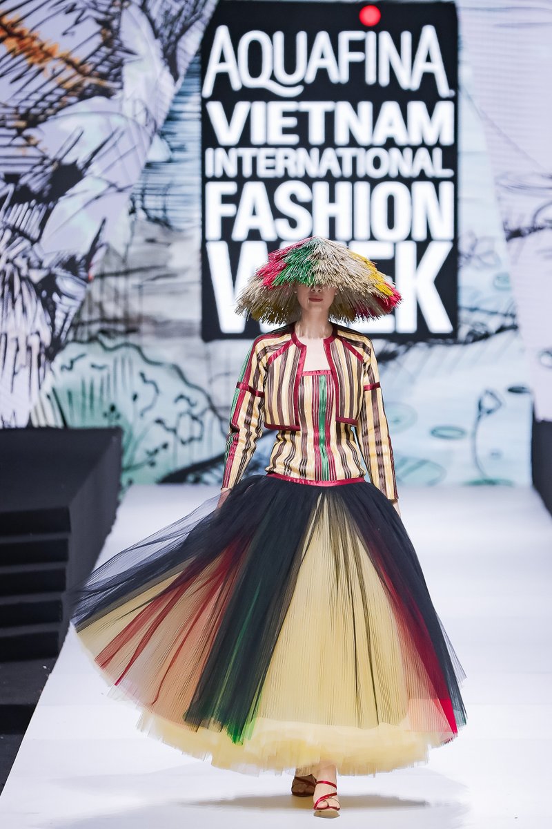 ITAHochiminh's tweet photo. Aquafina Vietnam International Fashion Week 2023
The 15th #AVIFW has been successfully done in Vietnam, a festival of creativity with the presence of Italy central partner Istituto Marangoni special guest with the focus of education for a more #Sustainable designs 👏🇮🇹🇻🇳 https://t.co/y5jiXCS5Jq