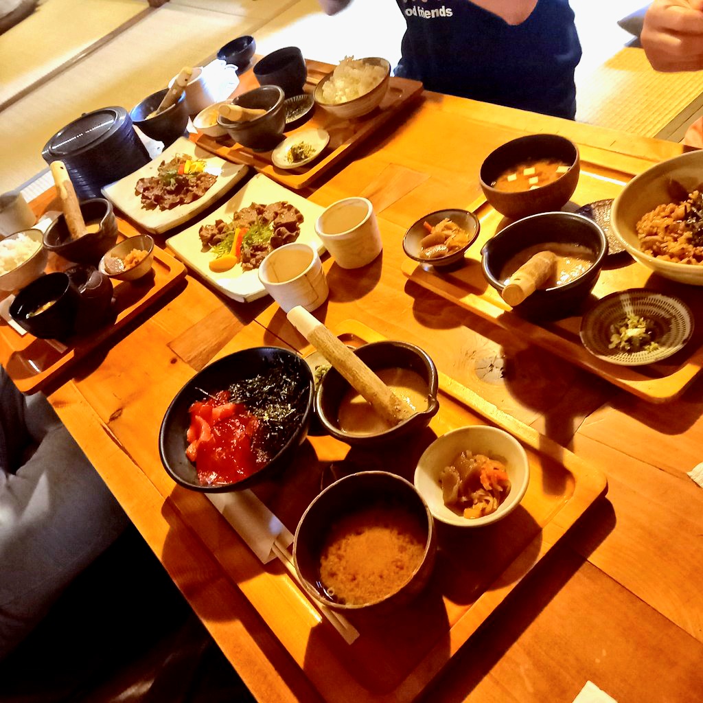 Momiko_GLAMOROU's tweet photo. 食べた物の方~🎵
#筥崎とろろ
#鳩太郎
#ラーメン花山
#9we https://t.co/0vEblNl7Zx