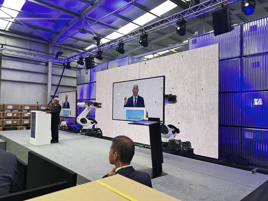 instalia_eu's tweet photo. https://t.co/u9P11qMQdE
✅@Europalco ha organizado el primer #Evento con sus #Robots #Kuka
 #PedroMagalhães 
Desde #EUROPALCO nos encargamos de la #Escenografía #Escenario #Audiovisuales los controles automáticos y el mobiliario.
Se construyó una #ParedLED de 8×4 metros... https://t.co/4IB26KSjHg