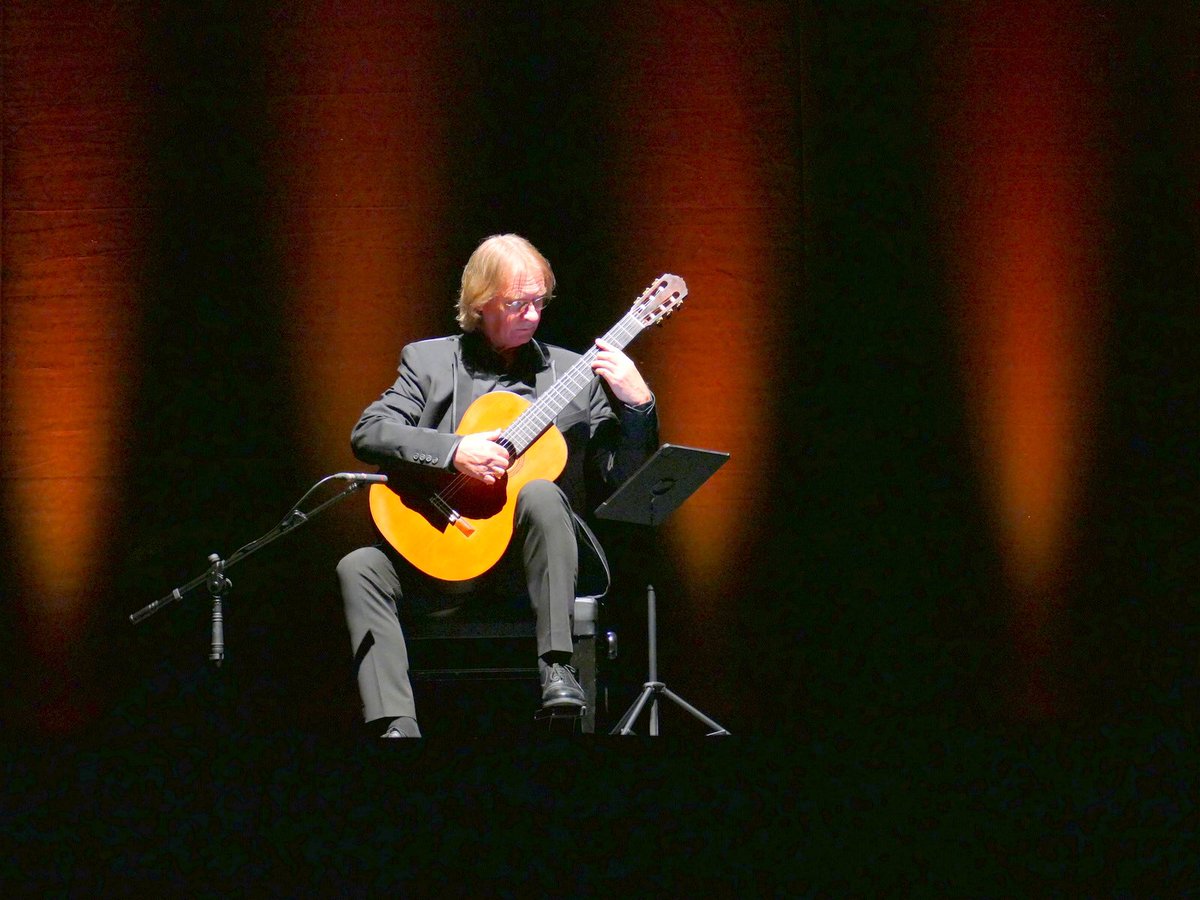 JM de Maó (@jjmm_mao) on Twitter photo David Russell ahir al <a href="/TPMao/">Teatre Principal Maó</a> . Un concert de luxe que recordarem durant molt de temps tots els que vam poder asssistir-hi. #joventutsmusicals #juventudesmusicales #jjmm David Russell ahir al <a href="/TPMao/">Teatre Principal Maó</a> . Un concert de luxe que recordarem durant molt de temps tots els que vam poder asssistir-hi. #joventutsmusicals #juventudesmusicales #jjmm