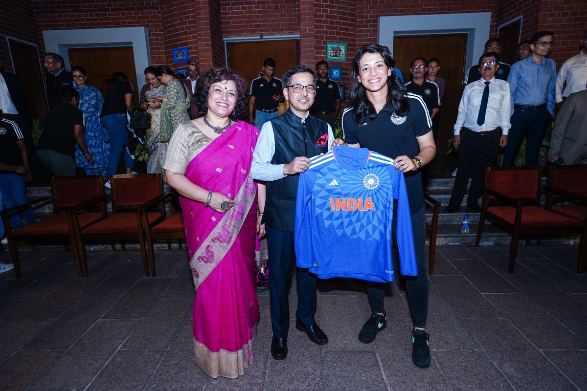 📸📸 Snapshots from #TeamIndia's visit to India House in Dhaka hosted by High Commissioner Pranay Verma and Mrs. Manu Verma

<a href="/ihcdhaka/">India in Bangladesh</a> | #BANvIND