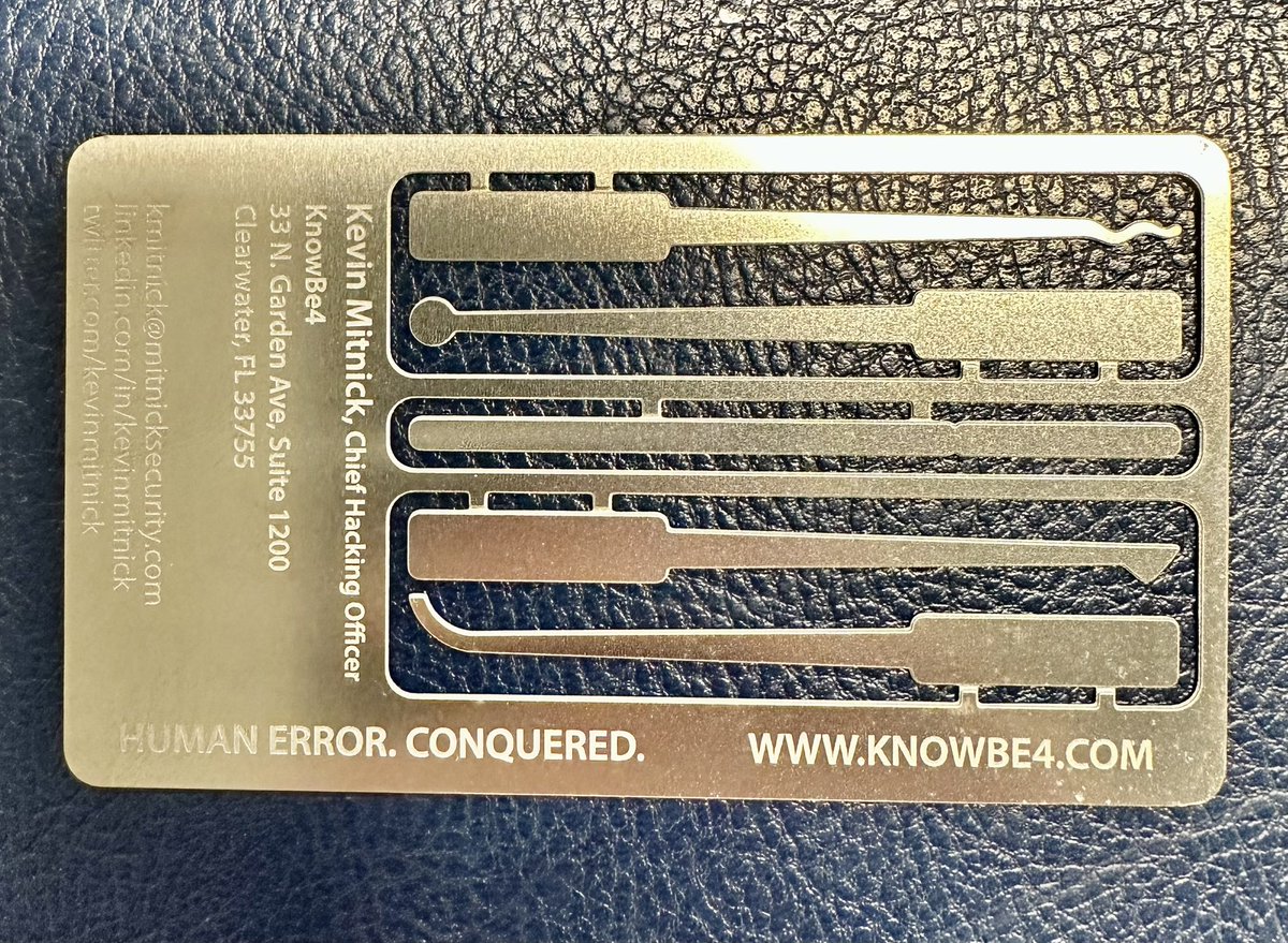 kanned's tweet photo. RIP to one of the first people who got me interested in computers. @kevinmitnick https://t.co/fNw7eRIprD