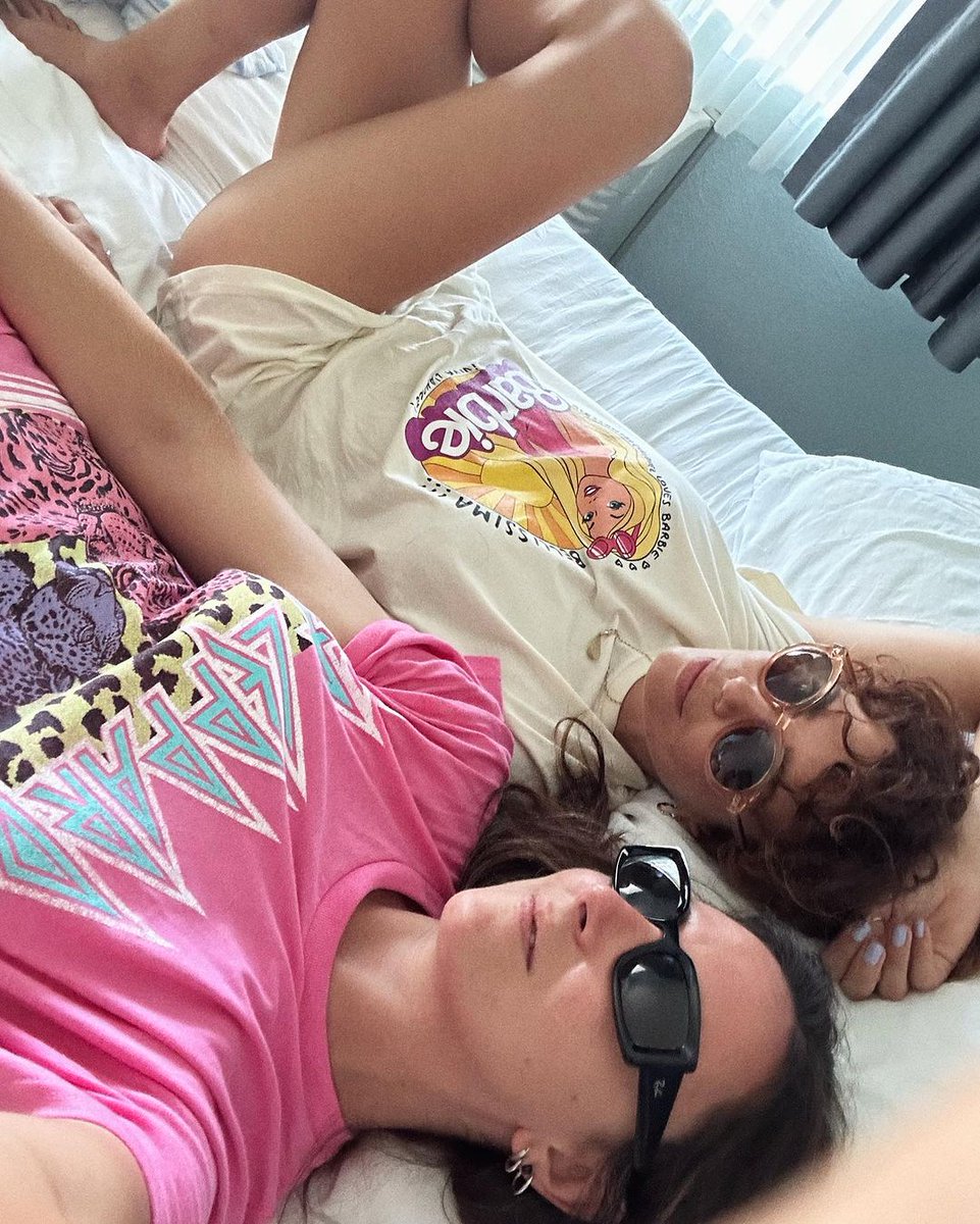 JaneDoe805's tweet photo. she's already giving off cali vibes 🌴 https://t.co/rixbJtvJhD
