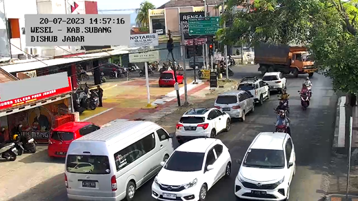 dishub_jabar's tweet photo. 15:02 | Pantauan arus lalin terkini di ruas jalan simpang wesel #Subang #LalinJabar #infolalin #infoll #DishubJabar #JujurBerkendara #JujurDiJalan #jagajarak #pakaimasker #cucitangan https://t.co/4zMWl5ZHdN