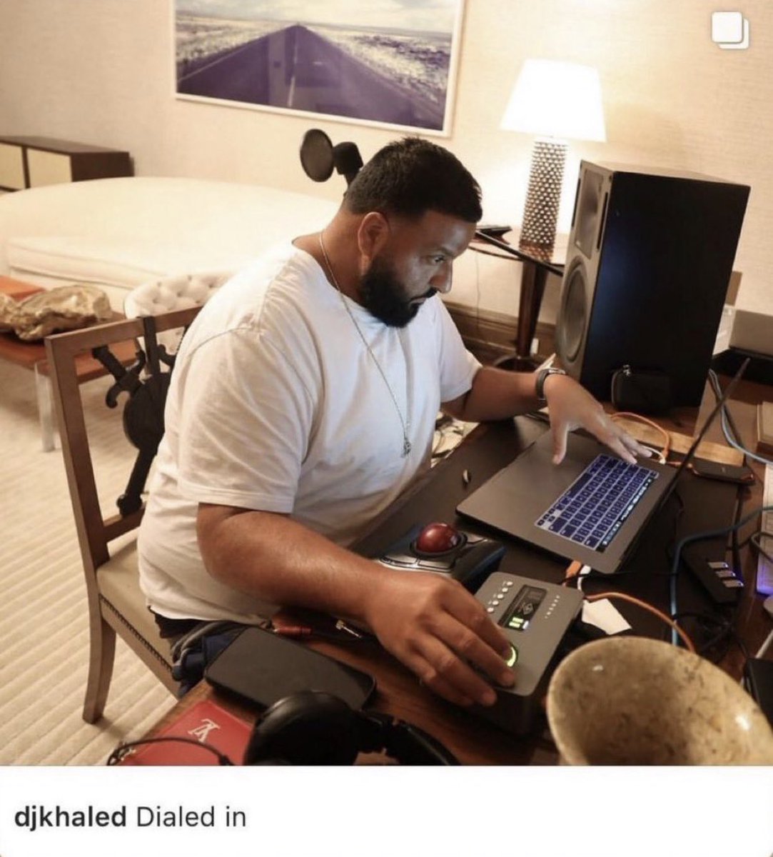 OvOBrezzzy's tweet photo. Why DJ Khaled funny asl for no reason😭 https://t.co/2vwRXvQWPQ