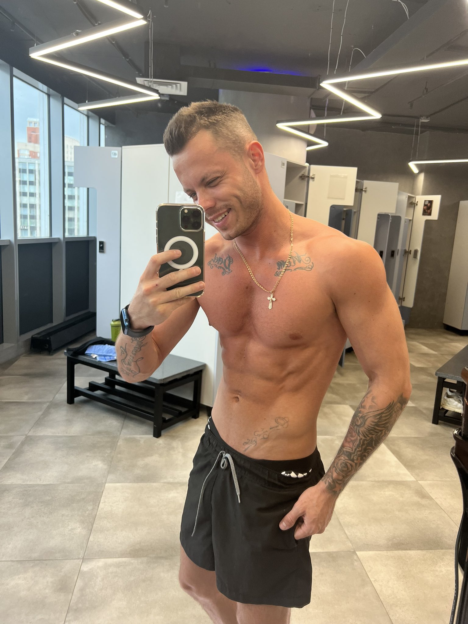 @Toni_Billl on Twitter: "hello my friends, I'm glad to see you, good workout after the gym 💪🏻