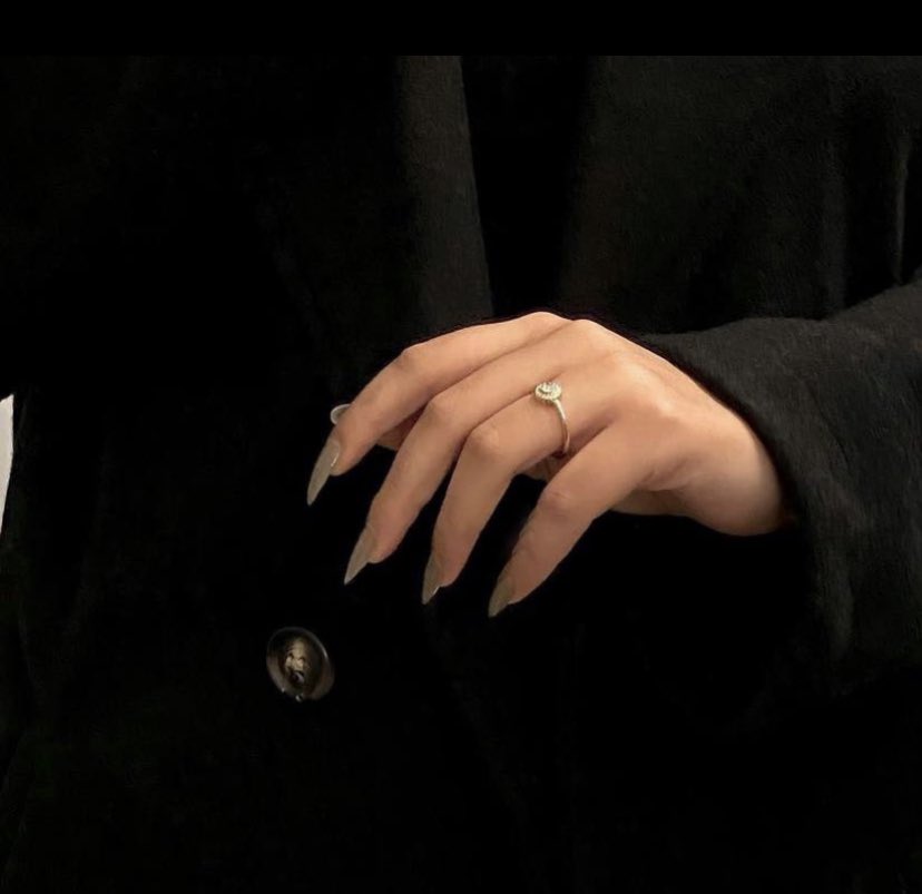 كل ما قالوا ترا الدنيا نصيب 
طرالي شخص جازلي والقدر عيا .