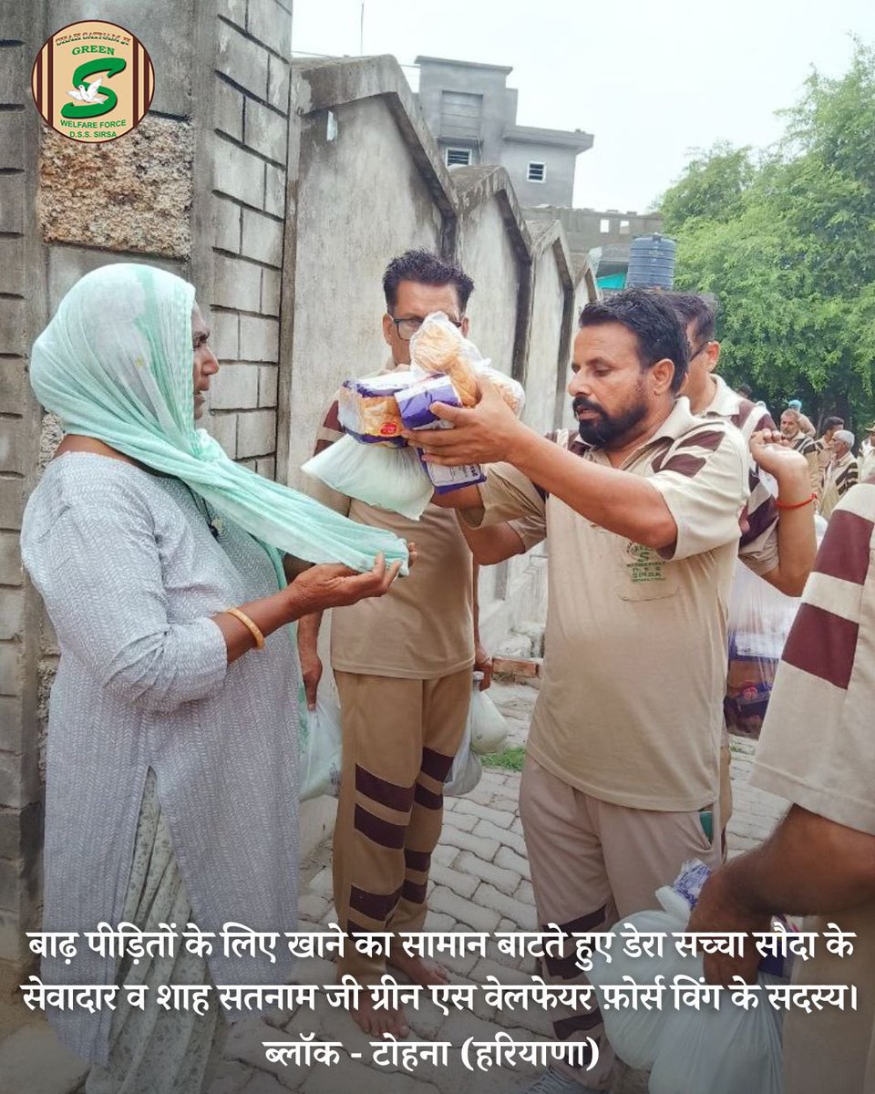 GreenSwelfares's tweet photo. With hearts ablaze with altruism and souls flaming with the fire of compassion, the Dera Sacha Sauda volunteers are rekindling faith in the human spirit by being a helping hand for communities affected by floods. They are not just distributing food, water & assistance; they are providing hope & care! #SaintDrMSG #RamRahim #FloodRelief #Humanity #DeraSachaSauda