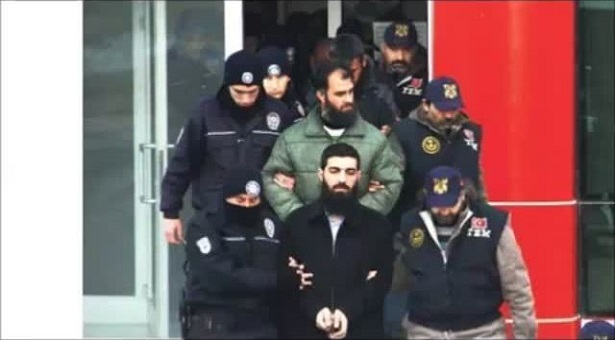 IŞİD’in Türkiye sorumlusu olarak yargılanan ‘Ebu Hanzala’nın ‘kaçma şüphesi’ bulunmadığı için tahliye edildiği ortaya çıktı 

sendika.org/2023/07/isidin…