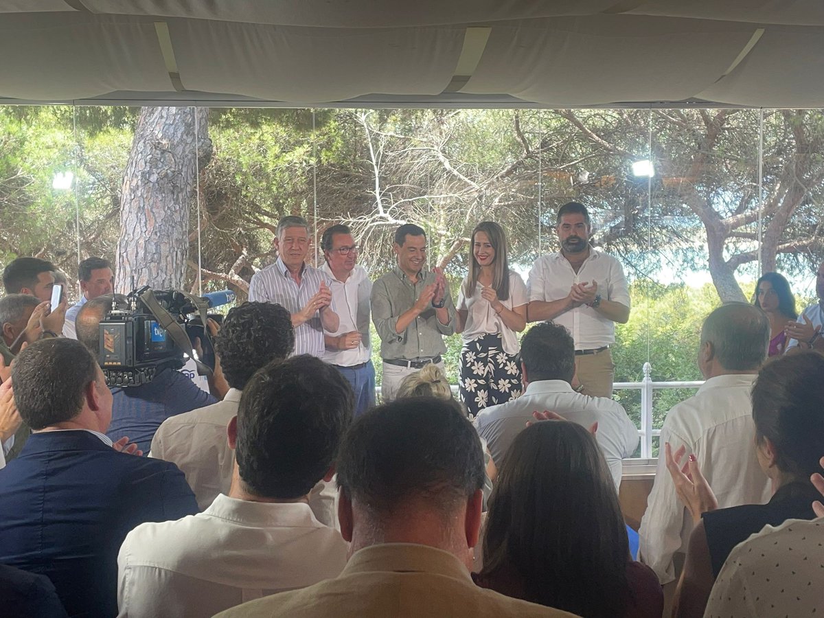 PPCartaya's tweet photo. El próximo #23J, consolidaremos en #España un gobierno serio, a la altura de los españoles.  

En dicho acto, participaron @mandresgr, pte. del @pphuelva, @BellaVeranoJA, número uno al Congreso de los Diputados, Carmelo Romero , candidato al Senado por Huelva y @Manuel_BarrosoV https://t.co/SphKL44csJ