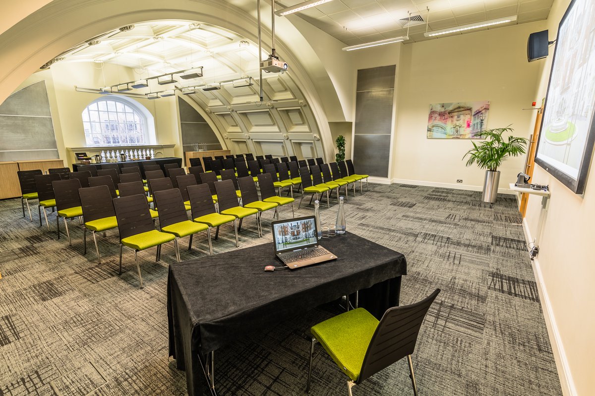 Did you know we are open in the evening? We have a superior collection of meeting rooms accommodating up to 120 in classroom style - ideal for evening lectures. Check out our latest Case Study bringing you stories from Birkbeck Uni 🤝
lnkd.in/ekanyG2a #academicvenue