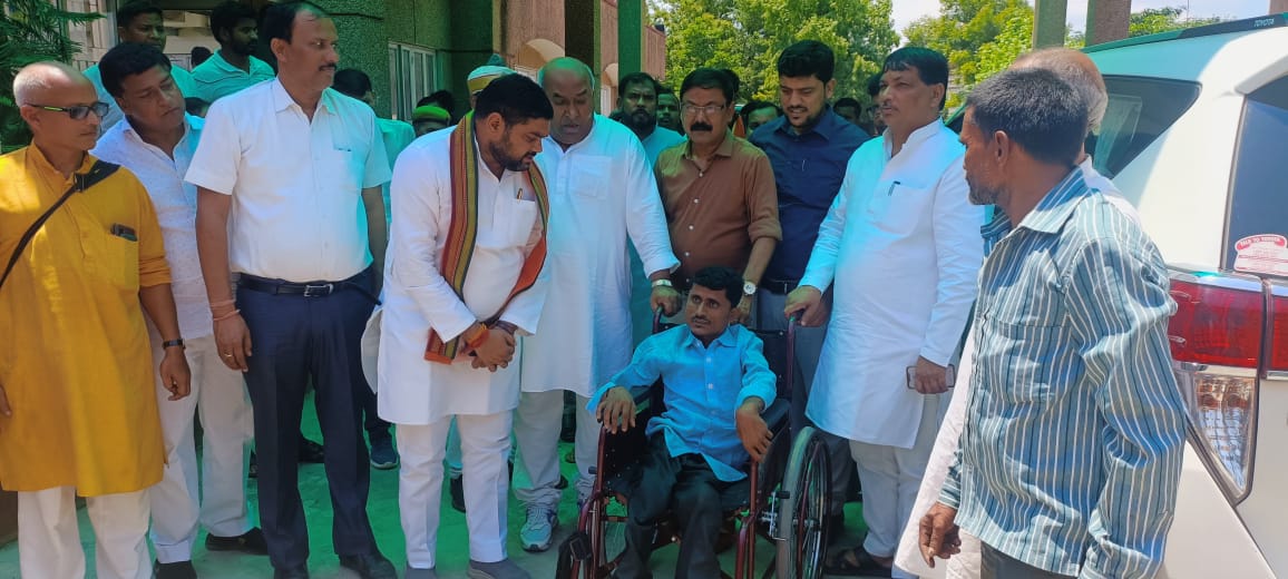 PramodR79523071's tweet photo. #dmambedkarnagar#avinash singh https://t.co/gu3DwSrR2e