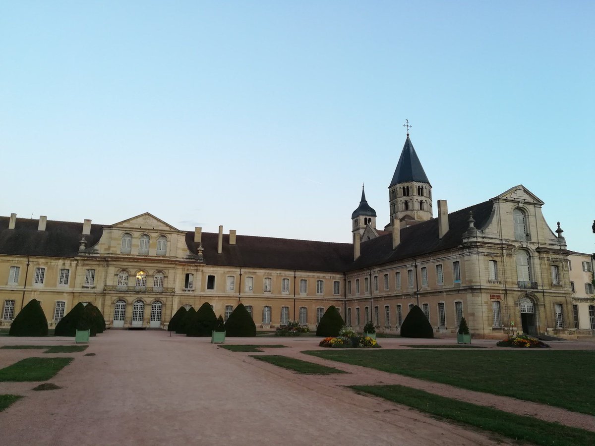 À l’occasion des 40e Journées européennes du Patrimoine, l'Abbaye de Cluny a été choisie pour représenter la Bourgogne-Franche-Comté dans l'émission "Le Monument préféré des Français". Vous avez jusqu'au 21 juillet 12h pour voter sur le site de France tv : francetelevisions.fr/et-vous/partic…