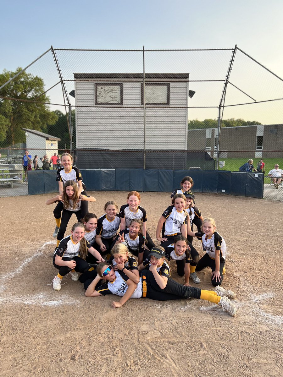 OfSoftball's tweet photo. Olmsted Captains 10U B had an amazing season finishing 10-2 and winning the division title!! The team made it to the championship game of the end of the season tournament. Thanks Coaches Baumgartner, Garver, McArdle, and Gerrish!! @OFalls_Bulldogs @NOEagleSoftball @ofisbulldogs https://t.co/VUq9IxrmaO