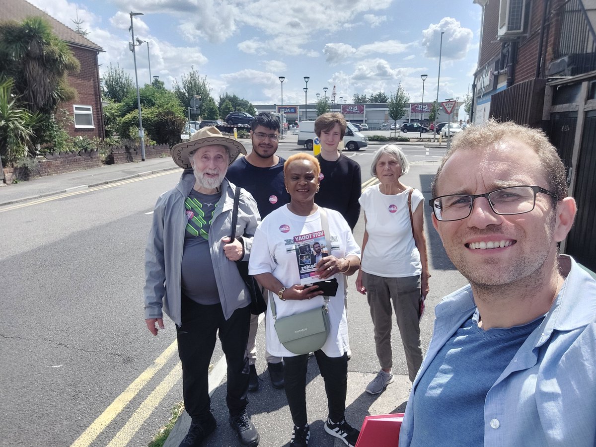 LScordis's tweet photo. 20,000 plus steps do far in Uxbridge for @DannyBeales #uxb https://t.co/ZUEOrqhbbO