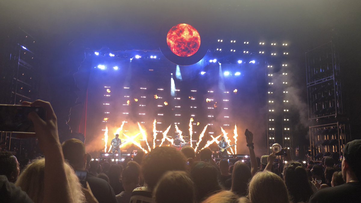 blubear129's tweet photo. I 🫶🏼 Fall Out Boy
I've missed going to concerts the most! https://t.co/ua4ZOWxdNN