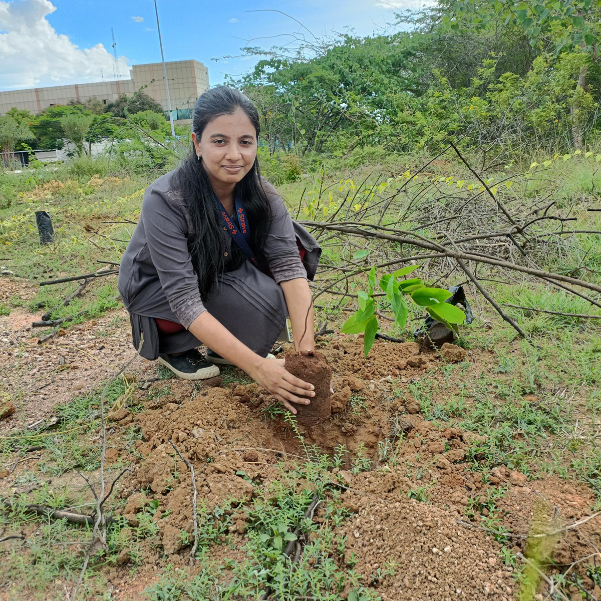 Straive_'s tweet photo. To support Straive’s net zero carbon footprint by 2040 goal, 19 eager CSV champions & volunteers from Straive’s Trichy site sowed 35 saplings on Elcot Campus’ grounds with an aim to plant 100 trees in the community.
#Straive #OneStraive #StraiveForABetterTomorrow #StraiveStories https://t.co/UtKMYSM9Ue