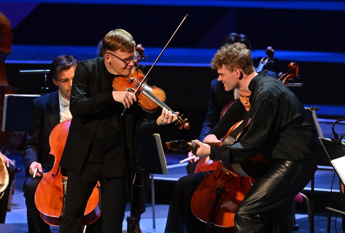 We're still not over Sunday night's joyous Prom with <a href="/pekka_kuusisto/">Pekka Kuusisto</a>, Ale Carr &amp; <a href="/DKAMbremen/">Kammerphilharmonie</a> 💐

The evening opened with Andrea Tarrodi's Birds of Paradise &amp; Beethoven's Symphony No. 1, before whirling into Vivaldi's The Four Seasons, interspersed with folk music improvisations.