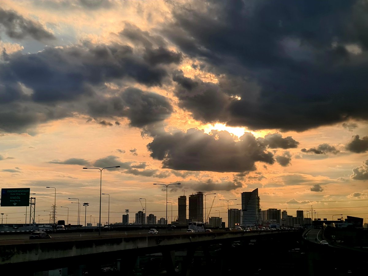 Tukka_taa's tweet photo. ท้องฟ้า วันนั้น...ไม่เป็นเช่นเคย
ความเปลี่ยนแปลง...มีทุกช่วงเวลา
.
.
.
#เพราะการเดินทางทำให้เรามีความสุข #ททท #amazingthailand
#ไทยเที่ยวไทย https://t.co/04T1DUXfva