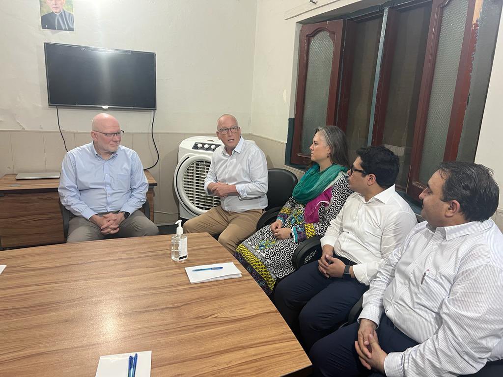 mumer_90's tweet photo. 📢 Exciting day at Rawalpindi Health Dispensary! The President of Global Health @ChrisJElias at @gatesfoundation witnessed  @AKUGlobal contribution’s with health dept and stakeholders, to boost routine immunization &amp; accelerate efforts to eradicate polio.@hilbi_imtiaz @sajidsoofi https://t.co/tJlBwFsP3G