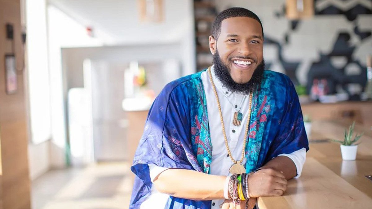 Media Communications and Public Relations grad Rico Robinson is combining his theater background and his Full Sail education to promote performances at the Downing-Gross Cultural Arts Center.
fullsail.edu/about/full-sai…