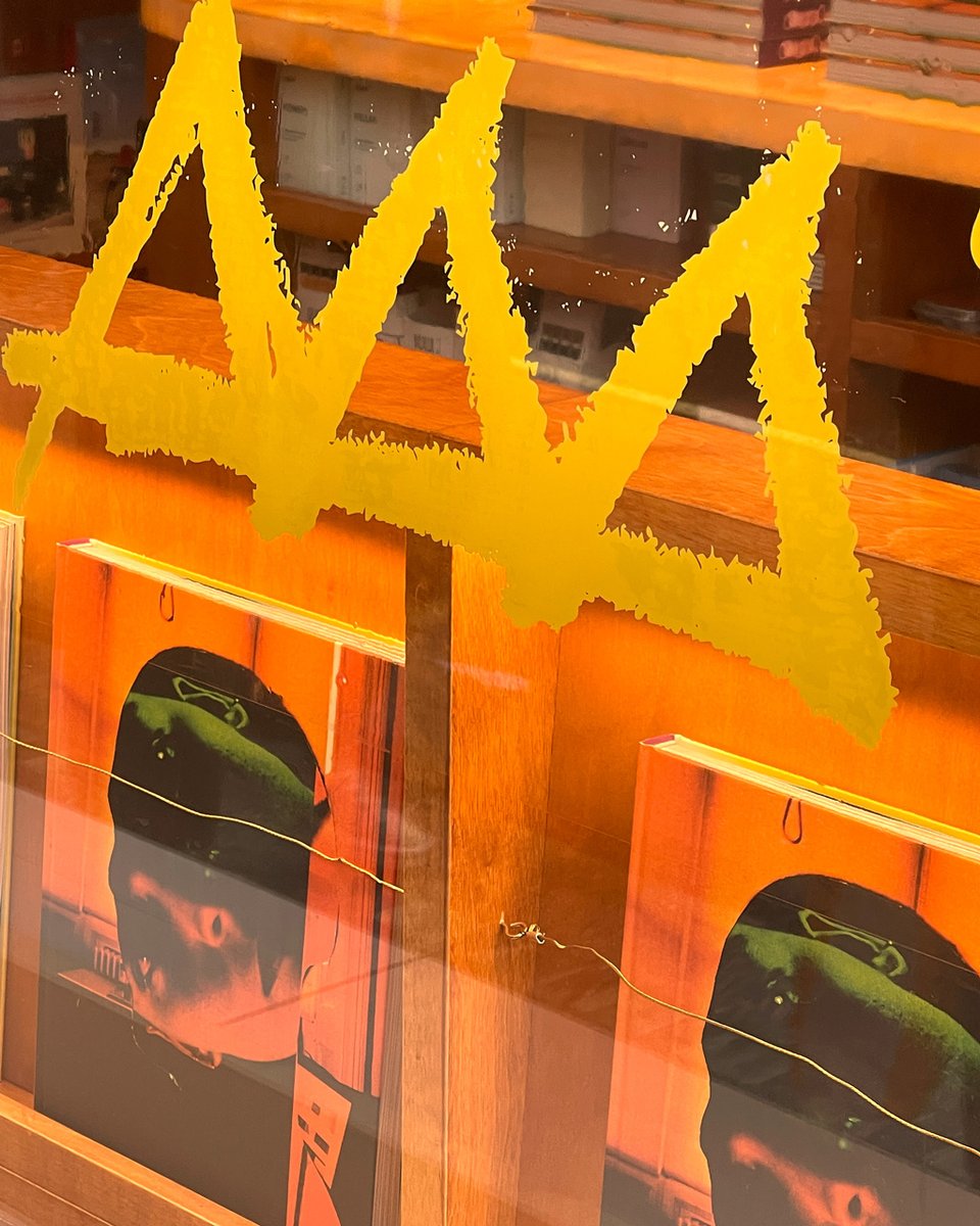 kroneworld's tweet photo. What a joy to be in the kaleidoscopic London summer to pour Krone Vintage-only Cap Classique for the U.K launch of @LeaColombo's technicoloured tome, Colours of My Body at the delightful @shreejinews

#ColoursofMyBody #LeaColombo #a #KroneCapClassique #VintageOnlyCapClassique https://t.co/5KnsT4XLAR