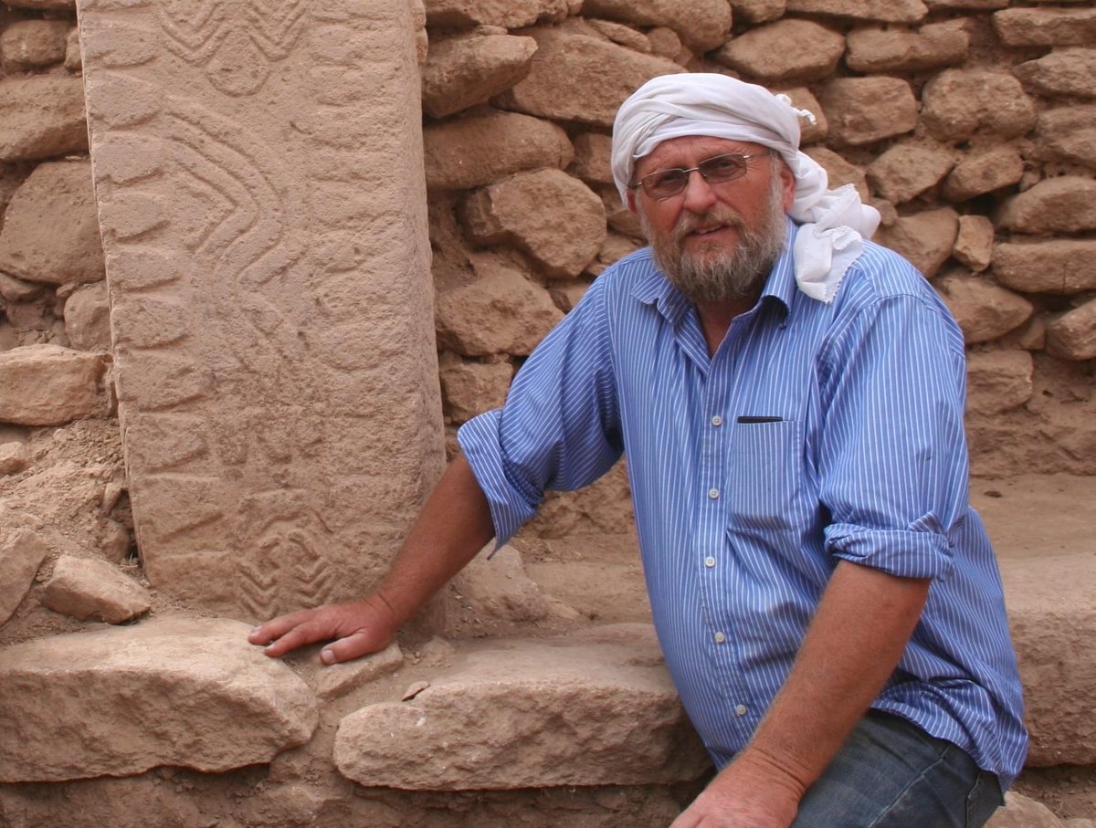 Klaus, sensizliğin dokuzuncu yılı bugün. Sevgim ve özlemim geçmedi, bitmedi, bitmeyecek. Bizi arıyorum her yerde, her uğraşımda. Tekrar buluşacağımız o An’ a  kadar canımın içi, sana söz verdiğim gibi çabalıyorum, ayakta durmaya, güçlü ve iyi olmaya. #KlausSchmidt #GöbekliTepe