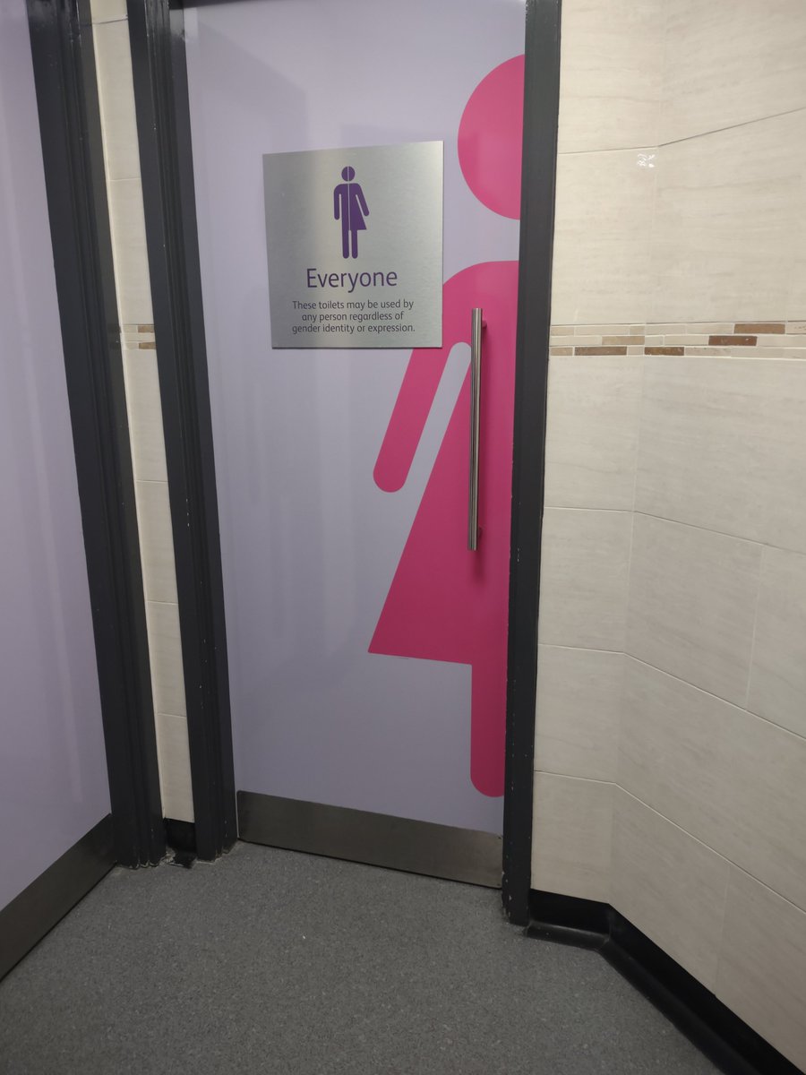 At the Liverpool WOMEN'S Hospital, visiting my daughter and new grandson. This is the toilet situation. 🙄