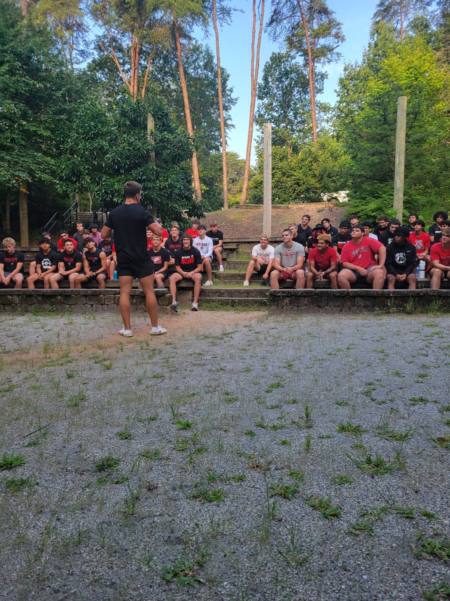 Bulldogs_FB's tweet photo. What a great morning! This Team continues to step out of their comfort zones and allow themselves to grow! Great lessons from coaches, and encouraging words from players this morning as we hiked Sawnee! Coach Hobbs even found Bigfoot! https://t.co/yOtN5cCyvF