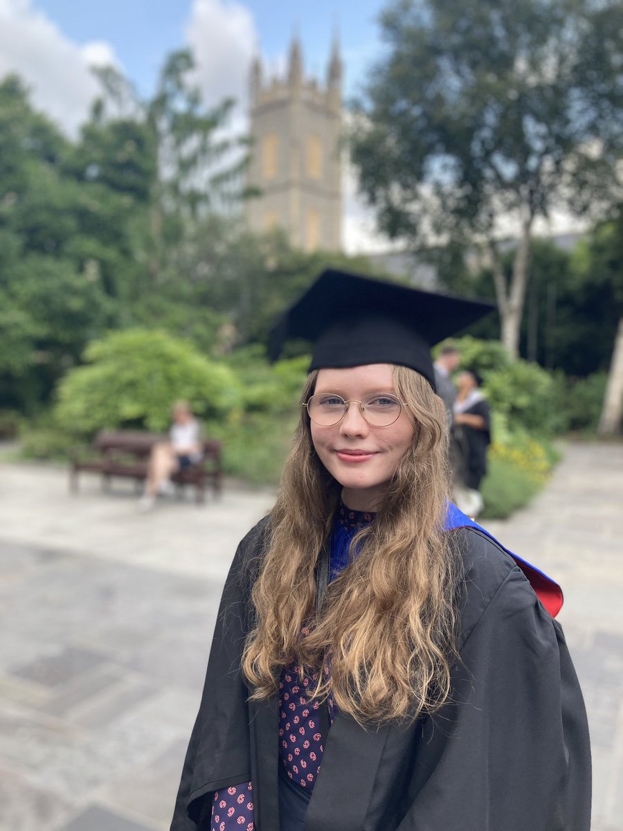 HannahWatkin_'s tweet image. Graduation !! I am now a very proud Cardiff MA Magazine Journalism grad 😊 #CardiffTrained #CardiffGrad Diolch Caerdydd 🏴󠁧󠁢󠁷󠁬󠁳󠁿♥️