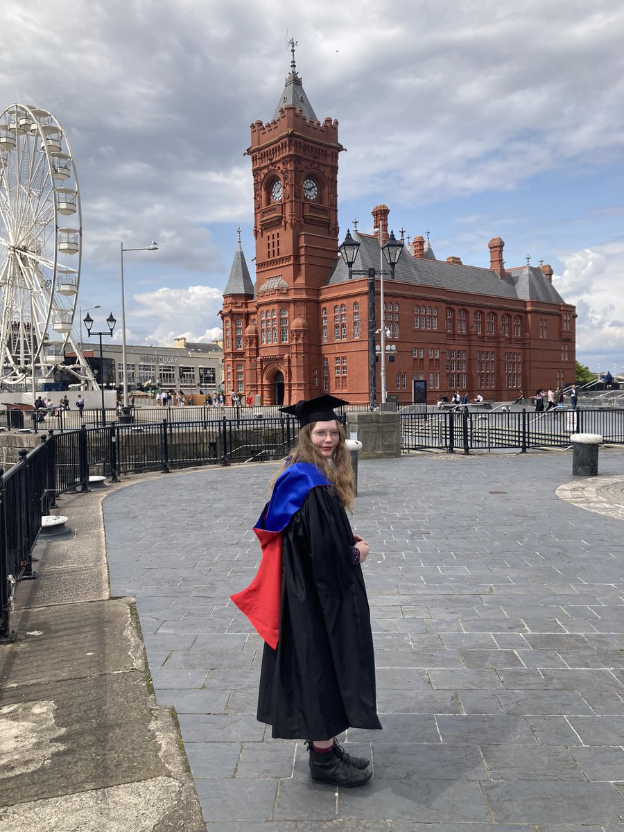 HannahWatkin_'s tweet image. Graduation !! I am now a very proud Cardiff MA Magazine Journalism grad 😊 #CardiffTrained #CardiffGrad Diolch Caerdydd 🏴󠁧󠁢󠁷󠁬󠁳󠁿♥️