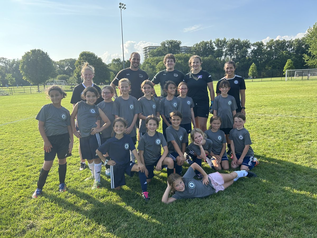 sirvine4's tweet photo. Thanks @Mark_Haynes1 @LondonEliteGK for leading our @londonwhitecaps 2014 Girls through an awesome GK training session! Lots of fun and great learning! ⚽️💙 https://t.co/6eAS1eUDOF