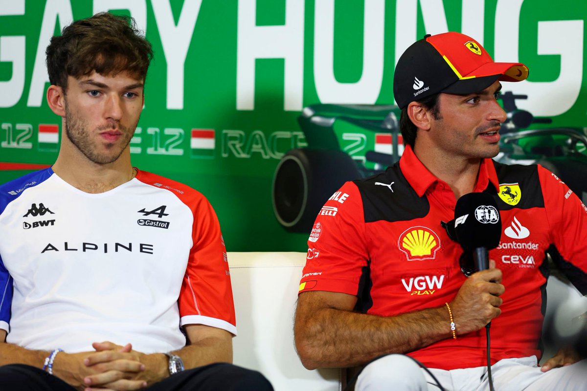 FormulaDirecta's tweet photo. 🇪🇸 Carlos Sainz, sobre el triunfo de Alcaraz en Wimbledon: "Es un buen momento para ser español y seguir el deporte".

👉 "Ves deportes todos los domingos y alguien lo está haciendo bien. Estoy orgulloso de mi país".

#F1 #HungarianGP 🇭🇺 https://t.co/TM0I3LdVUP