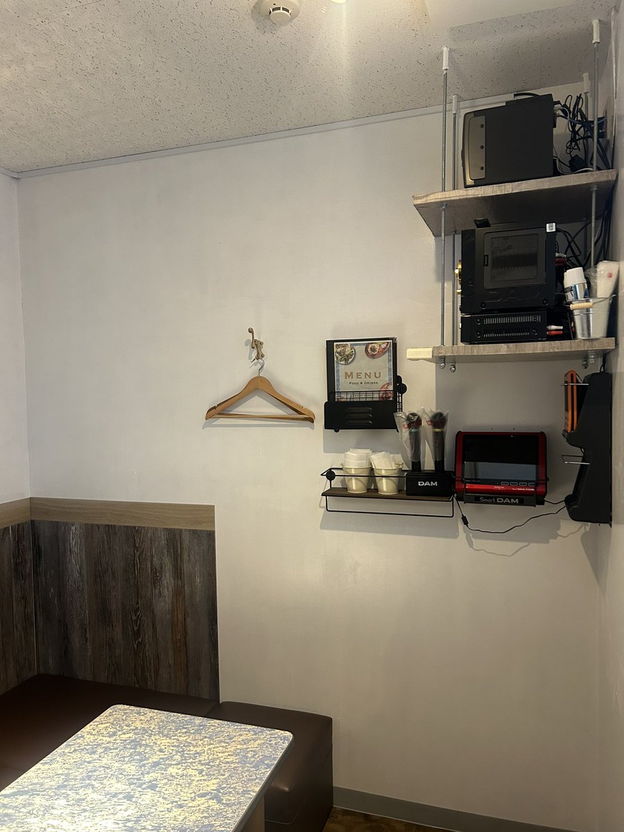 DEEP___FOREST's tweet photo. 【カラオケルーム増設🎵】

こんにちは🌞
カラオケルームが3部屋増設されました！！

3部屋とも"LIVE DAM AI"が設置されております✨

ぜひ新しいお部屋に遊びにきてください😘

ご予約、ご来店お待ちしております！！

#カラオケ #淵野辺 #学生 https://t.co/7AgmuQJo2g