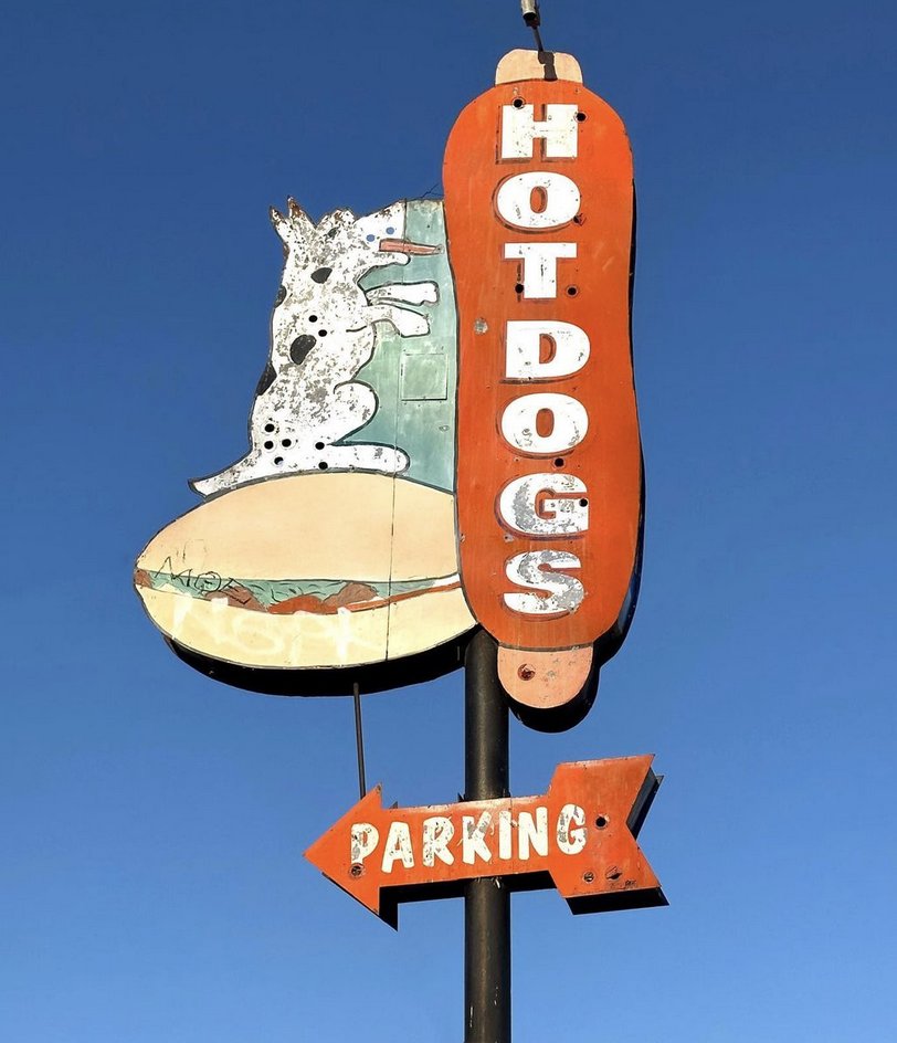 #nationalhotddogday #hotdog #hotdogs #funnysigns #signs #signsofthetimes #dog #dogmeme #dogmemes #foodmeme #foodmemes