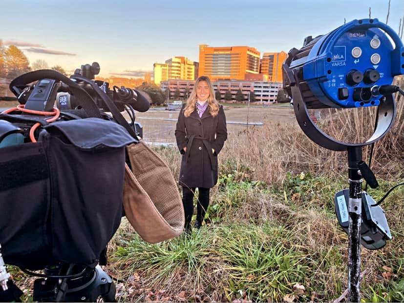 NilaLED's tweet image. This Throwback Thursday, we have a pic of a Varsa hard at work for Spectrum News in 2020. The Varsa continues to be the go-to light kit for ENG and standups. Learn more at nila.com/varsa2

#lightsmarter #nilavarsa #varsa #ledlights #englights #sustainable #tbt