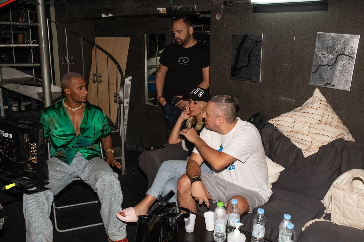 smpekiari's tweet photo. Secrets of Success 💫
#Backstage απο μια super συνεργασία!🙏🏼 
#tetabtab #tatata #music #passion https://t.co/O56pwQmuwN