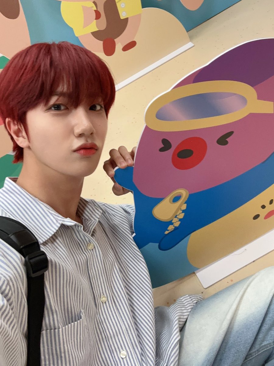 CRAVITY_twt's tweet photo. 다콩이 너무 재밌어보이네 아빠빼고 어떻게 놀았길래!! 
#원진 #SUMMER_CCREW https://t.co/1F3yCiVRH3