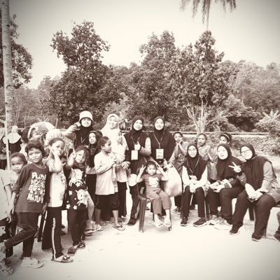 drhasanah_'s tweet photo. #NewProfilePic https://t.co/PKp9AosZ7M