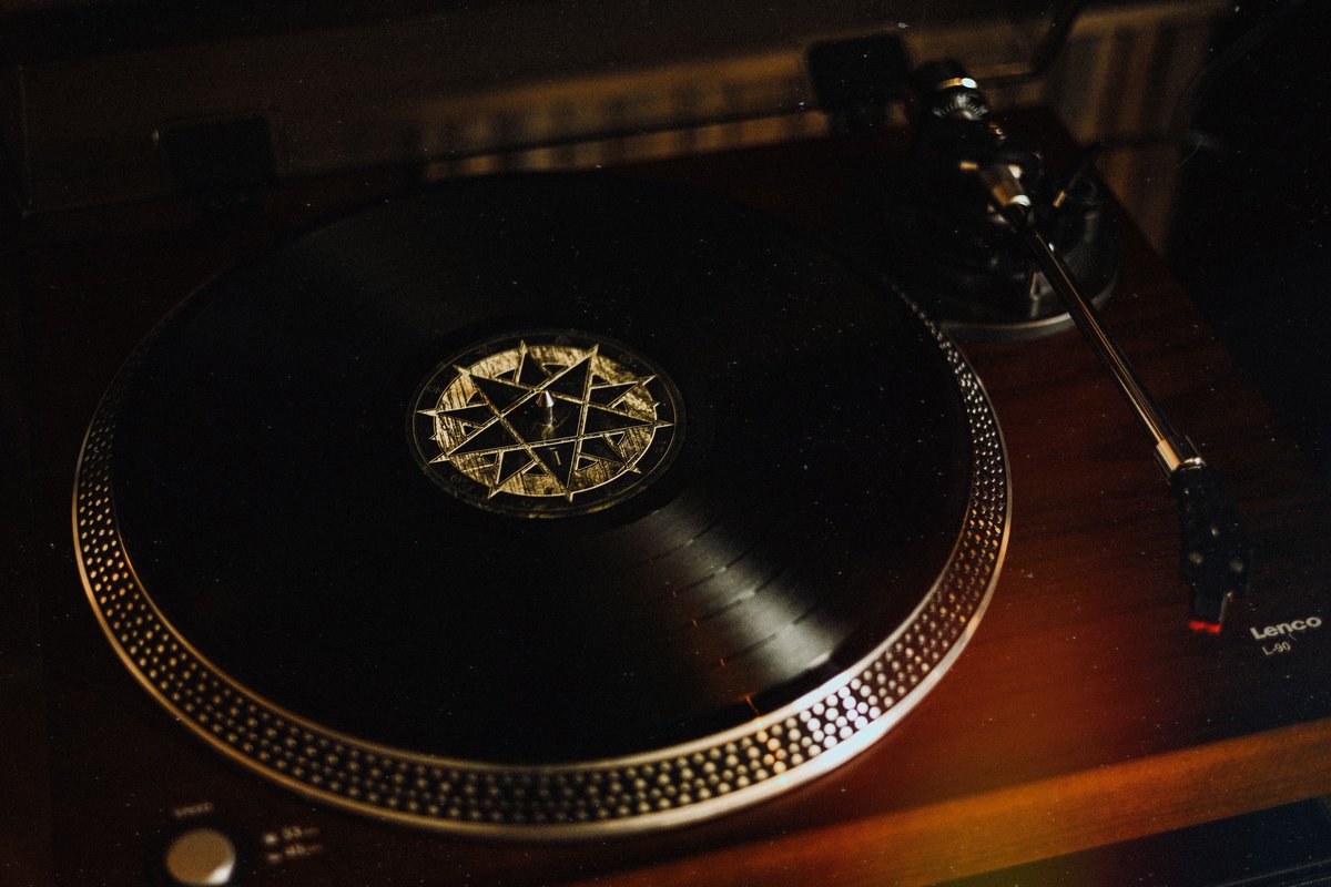 NEXORUM 🇳🇴 | Death Black Metal | Repost! | 🤘💀💀
A copy of Tongue of Thorns on vinyl put to use.
Available at <a href="/NonServiamRec/">Non Serviam Records</a> and <a href="/SeasonofMist/">Season of Mist</a> 
non-serviam-records.com/collections/ne…
shop.season-of-mist.com/nexorum-tongue…