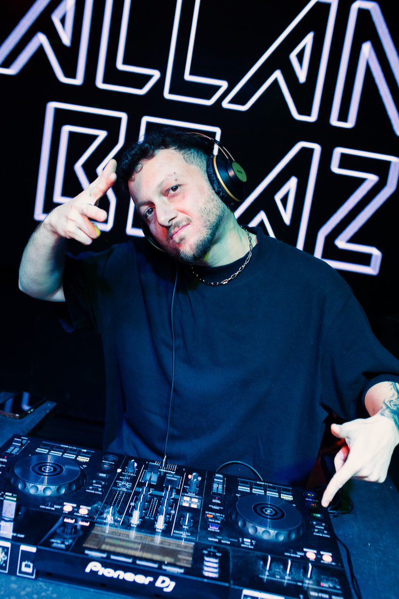 noteanote's tweet image. cola comigo que o fds tá garantido!!! 🌪️
📍SEXTA &amp;gt; Galeria Café / Ipanema, RJ
📍SÁBADO &amp;gt; Tau . / Copacabana, RJ
#openformat