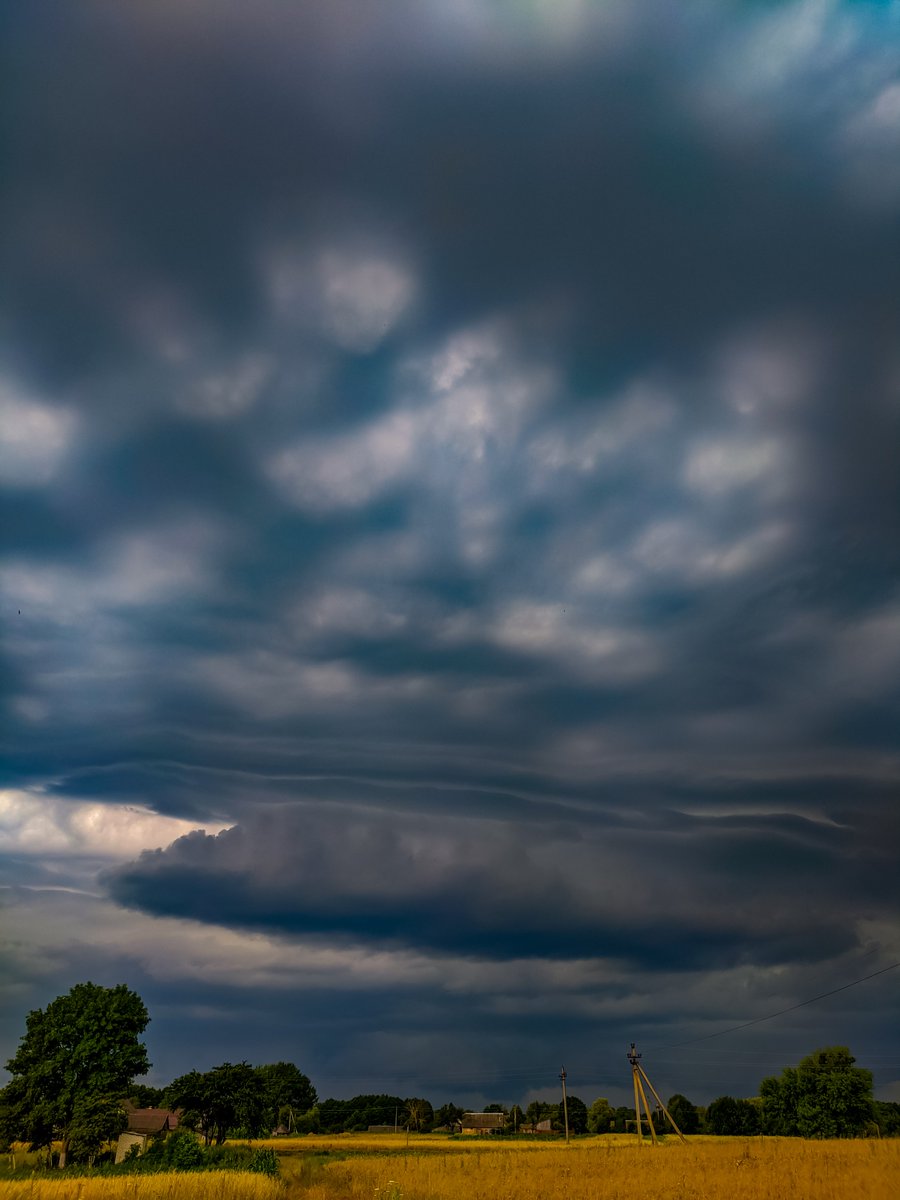 AndriyVolyn's tweet photo. @Djpuco LP supercell in the Volyn region, Ukraine, 20/07/2023 https://t.co/iRjQgGrW1q