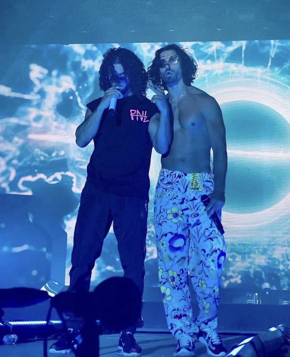 ProjetPNL's tweet image. … Tarik « La souffrance, on la connaît, tu la connais pas comme nous
La misère, tu la regardes, on la caresse pas comme vous » @PNLMusic 🌍
Un chef-d’œuvre #Deconnecté ✈️