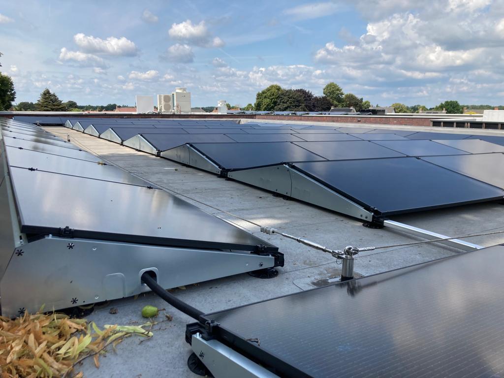 InfoEmec's tweet image. De vijfde zonencentrale is een feit. Vandaag en morgen wordt de laatste hand gelegd aan de 5e zonnecentrale van EMEC. Zonnecentrale ’t Uulke in Ulestraten gaat in productie. 88 panelen zorgen weer voor meer groene stroom in Meerssen!