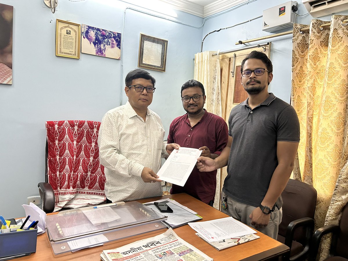 NirangkushNath's tweet photo. নতুন ৩২,৬৮৯ পদৰ নিযুক্তি যাতে overlapping মুক্ত আৰু স্বচ্ছ হয়, তাৰ দাবী জনাই মুখ্যমন্ত্ৰী@himantabiswa লৈ স্মাৰক -পত্ৰ প্ৰেৰণ কৰাৰ লগতে বিৰোধী দলপতি @DsaikiaOfficial , বিধায়ক @ManoTalukdar আৰু @AkhilGogoiAG ক @DYFI_Assam ৰ হৈ সাক্ষাৎ কৰো। আমি উল্লেখ কৰিছো যে (১/২) https://t.co/ZKWCRUJFMw