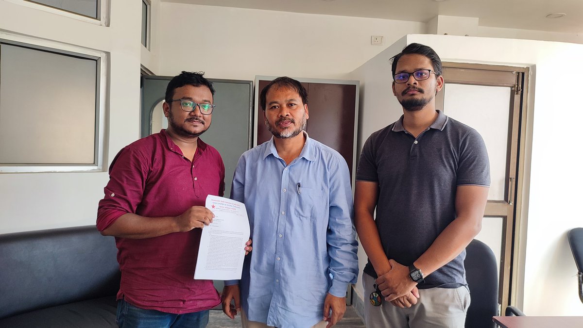 NirangkushNath's tweet photo. নতুন ৩২,৬৮৯ পদৰ নিযুক্তি যাতে overlapping মুক্ত আৰু স্বচ্ছ হয়, তাৰ দাবী জনাই মুখ্যমন্ত্ৰী@himantabiswa লৈ স্মাৰক -পত্ৰ প্ৰেৰণ কৰাৰ লগতে বিৰোধী দলপতি @DsaikiaOfficial , বিধায়ক @ManoTalukdar আৰু @AkhilGogoiAG ক @DYFI_Assam ৰ হৈ সাক্ষাৎ কৰো। আমি উল্লেখ কৰিছো যে (১/২) https://t.co/ZKWCRUJFMw
