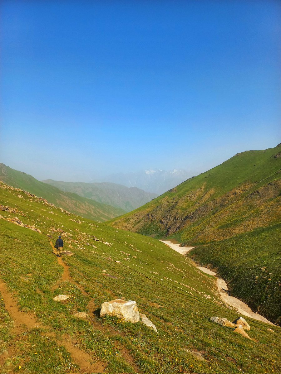 Talabsho9090's tweet photo. Yesterday's photos at the height of 3000 mt Tajikistan, Rasht (Garm) valley, Lakhsh (Jirgatol) district https://t.co/ydWmFv5DBm