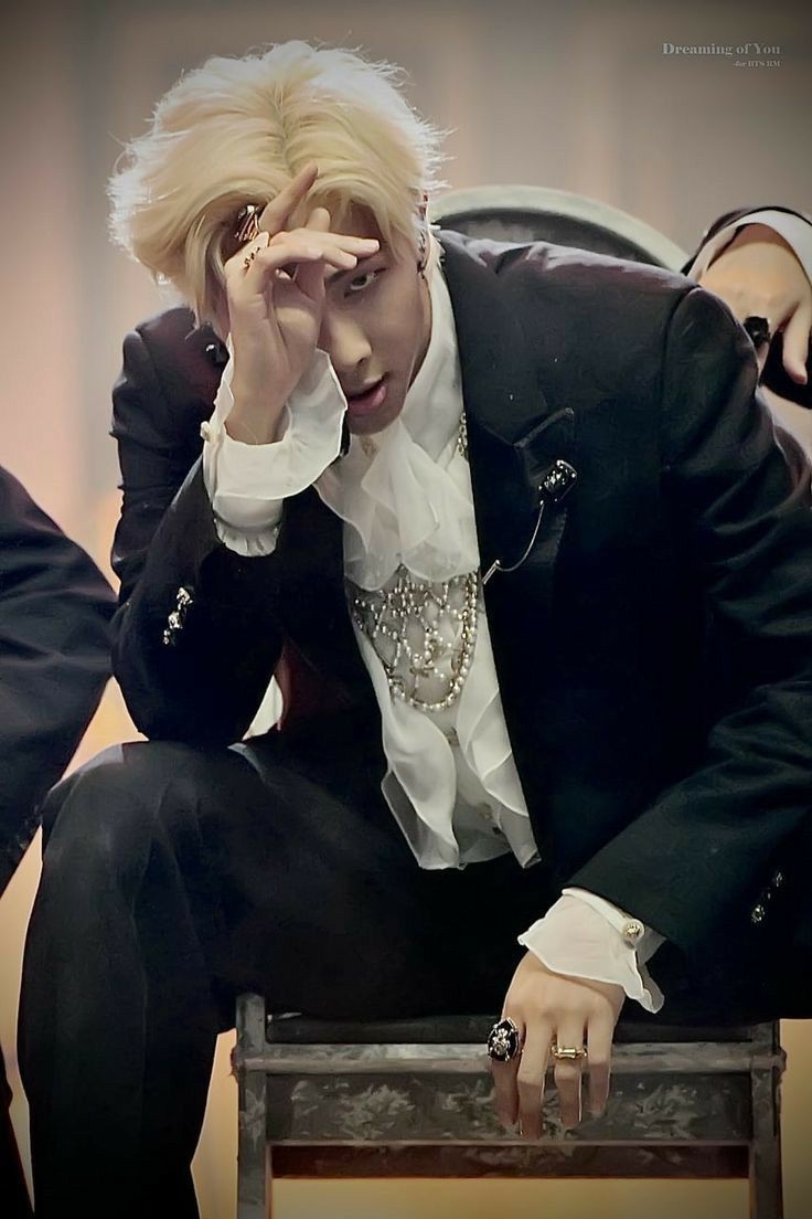 Poet_Joonie9412's tweet photo. RM IS THE PILLAR OF BTS. HE IS THE BLUEPRINT. Whether you accept it or not, the truth remains the TRUTH
#RM #방탄소년단RM #Namjoon #BTSRM https://t.co/PweNnTyEgF